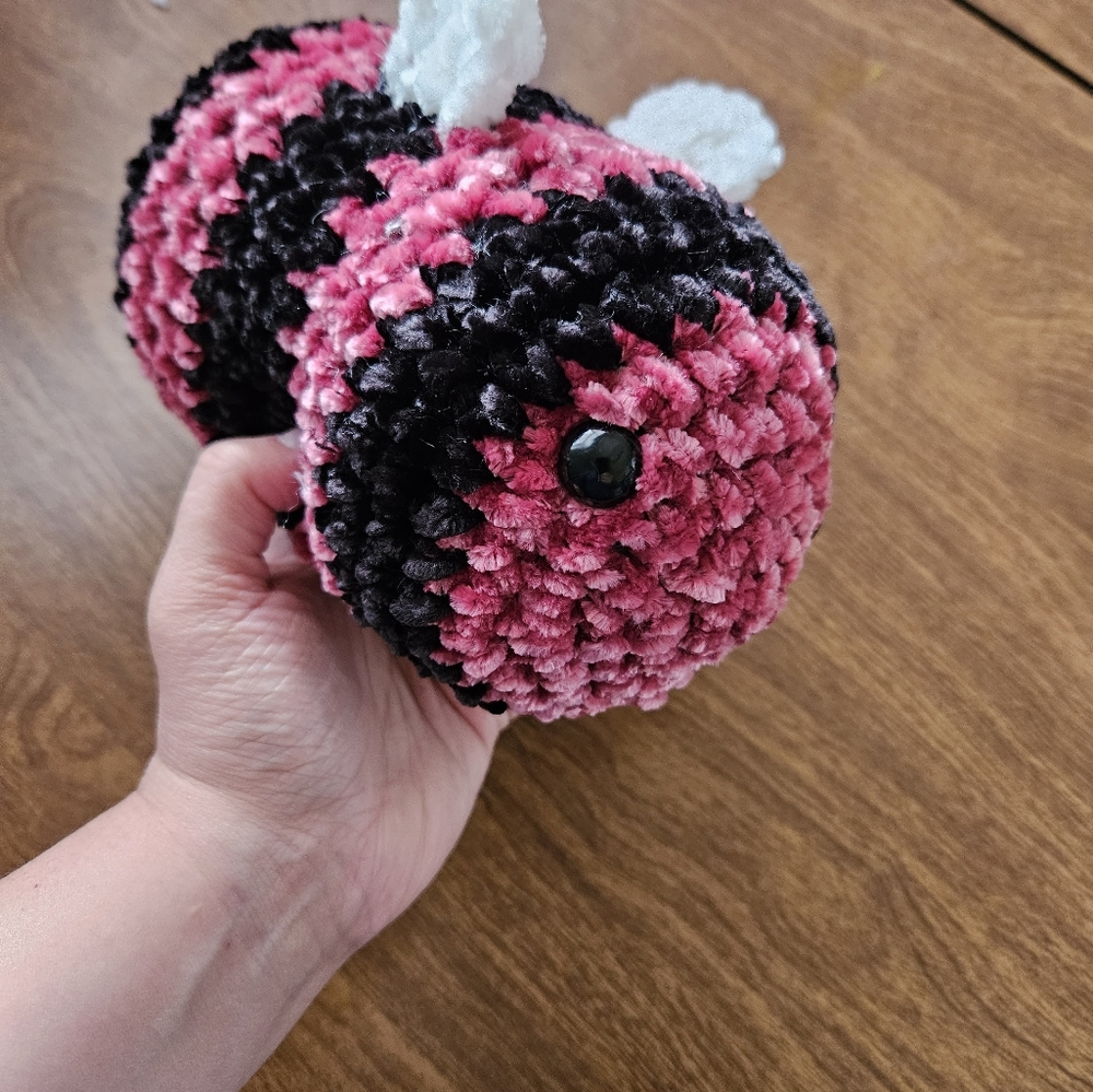 Crochet Velvet Raspberry Bee - Picture 11 of 15